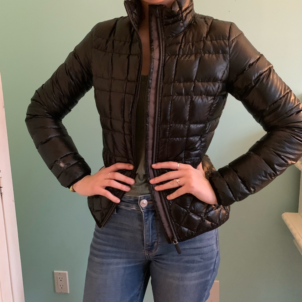 short black puffer jacket // lolë
